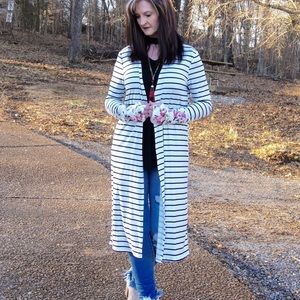 Cute Whitney Cardigan Ivory Floral Thumb Hole Cuff